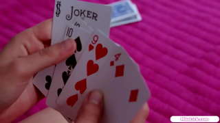 Kis mell, szőke, egy igazi bombázó, a hálószobájában.Csók, szívják mellei előtt, hogy ő nyalogatja a borotvált punci.Ő facerides a kis csaj, a 69er