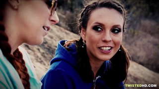 Двойка плаща на курва, за да получи шибания си огромен ДП