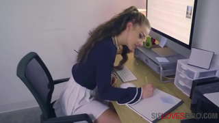 Сестра-девица-штребер Проналази Члан Брата Интересантније