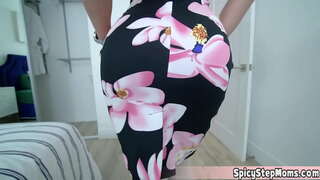 החורגת יש כמה בעיות היא נימפומנית והיא לא יכולה לפרוש