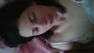 Рускую аматарскую дзяўчыну Аксану трахнули ў яе валасатую шапіках, частка 1