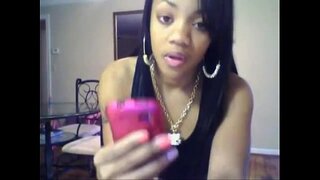 Сексуалдык негритянка менен кооз попкой бери тверком