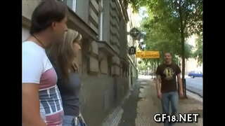 ���රුවා හිඳින හා බලාගෙන