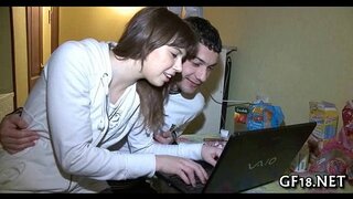 Samo buljiš u taj šarmantan devojčica