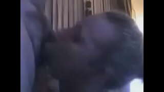 Horny 30&#039; mlwydd oed blond sugno a deepthroats.