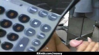 ���ે પડશે વાહિયાત બીજા માણસ માટે પૈસા 23