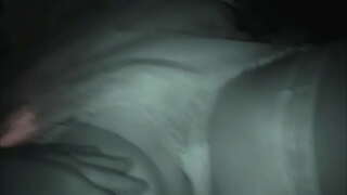 Mae fy ngwraig yn y car gyda tafod-a-aros-ystafell ar y motel