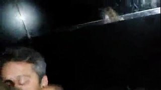 La mujer en el swing de su interior, el amigo de comer