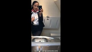 Latina stjuardesë bashkohet masturbation mile high club në tualet dhe cums