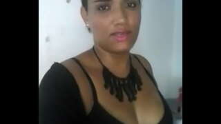 Kā viņš izgāja ar savu draugu, un pa kreisi sieva nerātns mājās sasodīti karsts