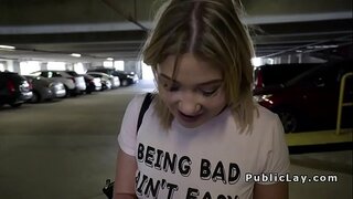 ���เมริกันใหญ่ก้นผมบลอนด์สุนัขไม่มีสัญญาณกันขโมยและไม่ไม่แน่