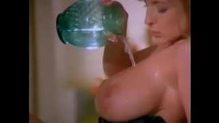 Данни Эш - Стриптиз в төмөнкү ич кийим