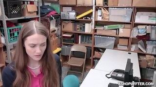 Beide shoplyfting tiener en ouma is om bang deur die horny LP Beampte Erica Lauren
