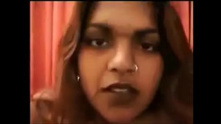 Индийские большие сиськи вылизываются и едятся