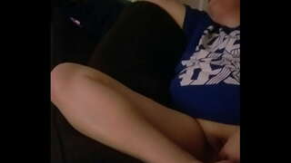 ���্বামী রেকর্ড স্ত্রী বাজানো যখন তার রুমে হয়