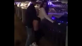 Ăn con điếm trên đường phố moscow