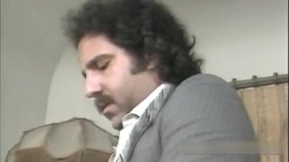 ���पाल ब्रिटिश महिला सह भित्र