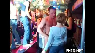 ���ູຍໍາແກ້ວໃນຮ້ເກີ