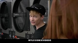 Тугая пизда (VannaBardot) Милфа лижет анын клитор (SereneSiren)