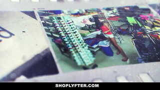 ���ದಿಹರೆಯದ ಸುಂದರಿ ಬ್ಲೊಂಡೆ ಒಂದು ರಾತ್ರಿ ಪಾಳಿಯಲ್ಲಿ ನೌಕರ ಅಂಗಡಿ.ಅಧಿಕಾರಿ ಬಂಧಿಸಲಾಯಿತು ತನ್ನ ಕದಿಯುವ ಮಾರ್ನಿಂಗ್ ಶಿಫ್ಟ್ ವರದಿಗಳು ಮತ್ತು ಅವರು ಒಪ್ಪಿಕೊಳ್ಳುತ್ತಾನೆ ಇದು ಅವರು ಅದನ್ನು 1 ಅಥವಾ 2 ಬಾರಿ.ಅಧಿಕಾರಿ ಔಟ್ ಎಳೆಯುತ್ತದೆ ತನ್ನ ಡಿಕ್ ಮತ್ತು ಅನುಮತಿಸುತ್ತದೆ ತನ್ನ ಗಂಟಲು ಇದು.ಪ್ರತಿಯಾಗಿ ಅವರು, ಮೂವರು ಸೇರಿ, ಗುದ ಸಂಭೋಗ ಅವಳ ತುಲ್ಲು.