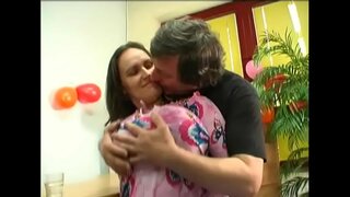 Vigorous kubekho inkqubela Ngujenny kunye omkhulu yendalo tits efumana banged ovela ngasemva