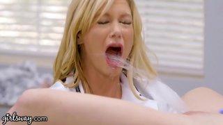 ���ીન Squirts પર બધા ગરમ અને લેસ્બિયન મોટા બોબલા વાળી મહિલા ડૉક્ટર