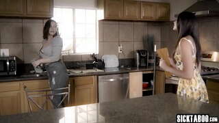 Sexy babe ta'uehia na te pakeke tikaokao big taata