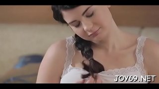 ���ැර තරුණ brunette ලුසී L. කරමින් ඇගේ පළමු ශෘංගාරාත්මක වීඩියෝ