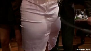 Аққұбалар ханымы лорелей ма әкеледі ыстық Үлкен сиськи аққұбалар жұм Райлимен Эванс қоғамдық кешке және ж / е оның Наклонился үстінен үстел ит групповуха трахается