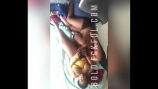 Lesbjani żwiemel turi ħoxna fast