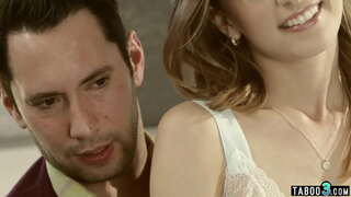 Тощую падчерицу кулланды аны извращенный отчим