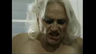 ���රිණත කැතී ජෝන්ස් ලැබෙන අවිවාදයෙන්ම මුළුතැන්ගෙයි දෙකක් විසින් dudes