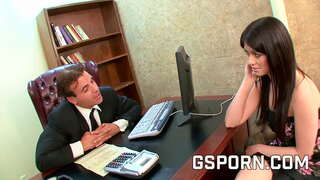 Сексуальную милфу секретаршу брюнетку катуу трахнули спермой болгон адам