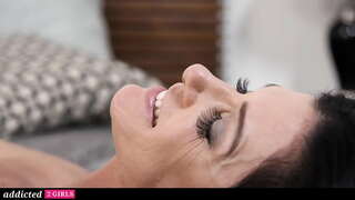 Өгөй эне Трахает Өзүнүн падчерицу-лесбиянку